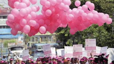 Las celebraciones realizadas por la organización Calcutta Breast Health en Calcuta. EFE