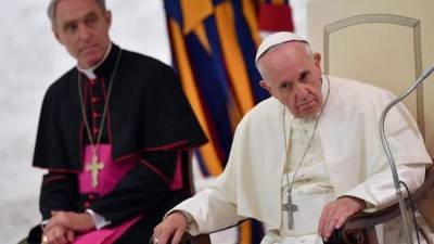 El papa Francisco, hoy durante una audiencia con familiares de las víctimas de los atentados de Niza, en Ciudad del Vaticano. EFE
