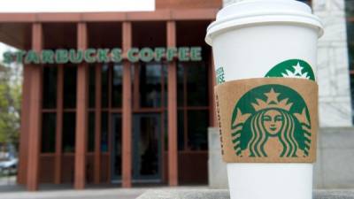 Un juez de Los Ángeles determinó que la cadena Starbucks y alrededor de otras 90 empresas de café deben vender este producto con una advertencia de riesgo de cáncer./AFP.