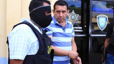 José Sandoval es investigado por robo de carros.