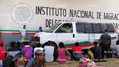 La reciente redada de INM y la Policía Federal acabó con el camino de la caravana de más de dos mil centroamericanos que avanzaba hacia los límites con Oaxaca. Fotos Rubén Zúñiga /Diario El Sur