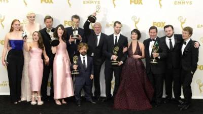 El elenco de Games of Thrones fueron los reyes de la noche.