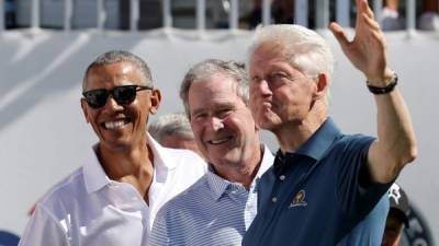 Los expresidentes estadounidenses Barack Obama, George W. Bush y Bill Clinton se presentaron en la Presidents Cup, la competición bienal de Golf entre Estados Unidos y el resto del mundo, salvo Europa, que se disputa esta semana en Liberty National, a la afueras de Nueva York.