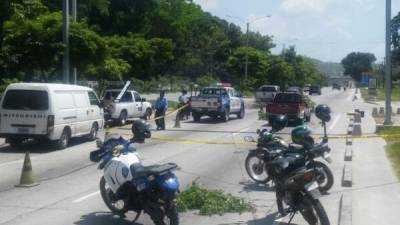 El tráfico comenzó a congestionarse después que el carro quedó aparcado frente a la colonia Fesitranh.