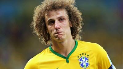 David Luiz ha sido excluido del grupo de convocados , de momento se desconoce el tiempo que estará de baja.