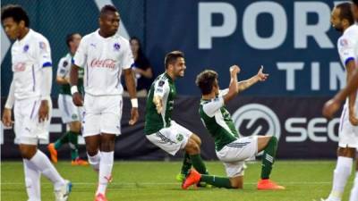 El argentino Maximiliano Urruti celebrando uno de sus goles contra el Olimpia.