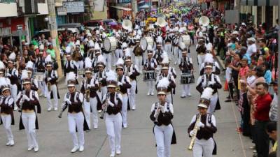 La Marching band, del instituto Rómulo E. Durón, se robó los aplausos.