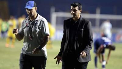 Patricio Negreira junto al entrenador Diego Vázquez.