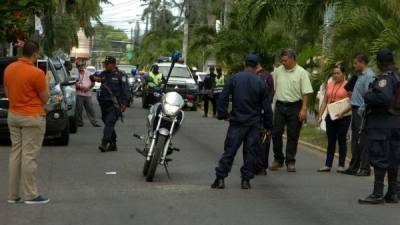 Agentes de Tránsito de San Pedro participaron en la recreación del hecho.