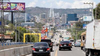 Vista del bulevar Centroamérica, donde habilitaron un nuevo carril que conduce a la colonia Kennedy, este viernes en Tegucigalpa.