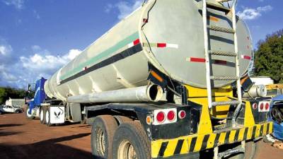 Los bloqueos en las carreteras impiden el paso de los camiones cisterna, provocando escasez de carburantes en algunas zonas.