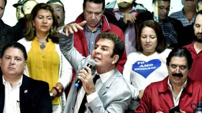 El candidato de la Alianza, Salvador Nasralla, y el expresidente Manuel Zelaya Rosales presidieron la conferencia de ayer.oposición. El candidato de la Alianza, Salvador Nasralla, y el expresidente Manuel Zelaya Rosales presidieron la conferencia de ayer.