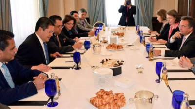 La visita del presidente hondureño durante una reunión con empresarios de Alemania.