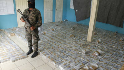 Los 2,098 kilos de cocaína fueron trasladados ayer en calidad de depósito a las instalaciones de la Base Naval en Puerto Cortés.