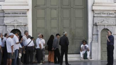 Bancos de Grecia abieron sus puertas esta semana, luego de varios días de cierre por crisis.