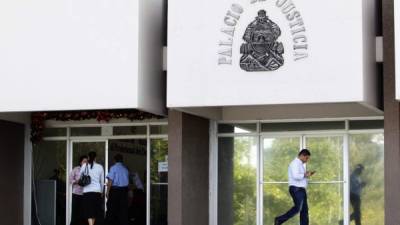 Los abogados que aspiren a ser magistrados deben ser notarios.