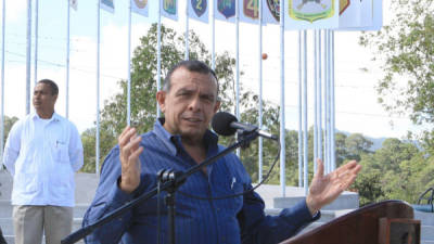 Lobo Sosa convocó ayer en la tarde de urgencia al Consejo de Ministros para tratar varios temas.
