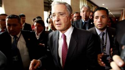El expresidente colombiano Álvaro Uribe rechaza las acusaciones de Nicolás Maduro por muerte del diputado chavista Robert Serra.