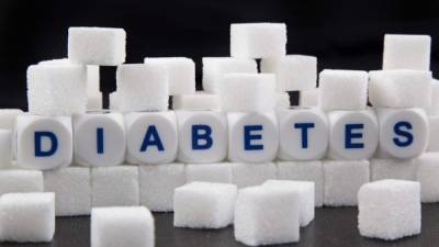 La diabetes, los niveles de azúcar en sangre aumentan, pueden llegar a ser tóxicos y provocar cambios en los vasos sanguíneos de nuestro cuerpo.