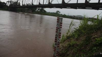 Las estaciones de medición detectaron el crecimiento en el río Ulúa debido a las lluvias.