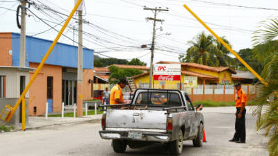 Las dos calles principales de la colonia Del Valle fueron recientemente cerradas con trancas y manejadas por guardias.