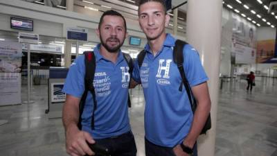 Alfredo Mejía junto a su amigo y compañero de selección Johnny Leverón. Fotos Melvin Cubas