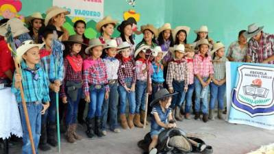 Los niños participaron en concurso a mejor vaquero.