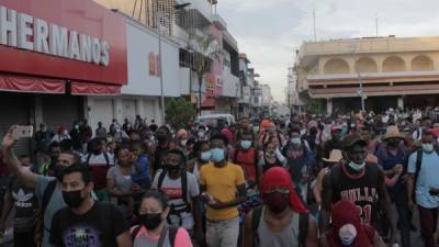 Esta cuarta caravana de migrantes ha emprendido su camino de forma más organizada y ordenada cuidando a las mujeres y niños.