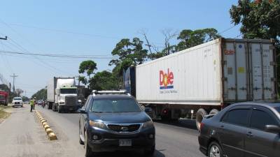Hay una preocupación en La Ceiba por la falta de emisión de licencias para el manejo de equipo de carga. El transporte de productos está afectado.