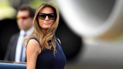 Melania Trump lo hizo de nuevo. La primera dama estadounidense dio clase de estilo y elegancia al elegir un espectacular atuendo para la cita con el primer ministro nipón Shinzo Abe, en medio del escándalo que enfrenta por las declaraciones de la actriz de cine para adultos Stormy Daniels, sobre la supuesta infidelidad del magnate.