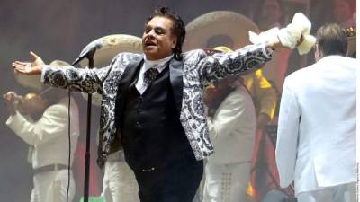 El famoso cantante mexicano Juan Gabriel falleció este domingo producto de un infarto.