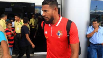 José Calderón a su salida del aeropuerto Toncontín de Tegucigalpa. Foto Ronald Aceituno