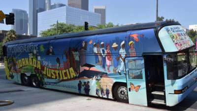 El autobús de la 'Jornada por la justicia', que recorrerá 50 ciudades de 12 estados. EFE