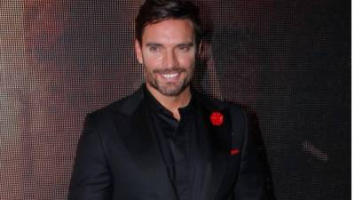 Julián Gil invitó a todos sus fans a cuidarse y a usar cubrebocas.