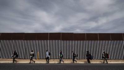Los migrantes han llegado de forma gradual a la frontera de Tijuana, donde los pobladores los han rechazado e incluso pedido su expulsión.
