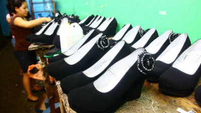 Los zapatos para damas son los que más se venden, dicen los microempresarios.