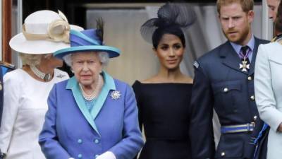 La reina Isabel II, el príncipe Harry y Meghan Markle. Fotos: AFP/Archivo