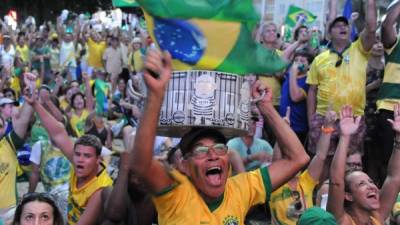 Miles de brasileños salieron a festejar la decisión del Congreso de abrir el impeachment contra Dilma. Foto: Tasso Marcelo