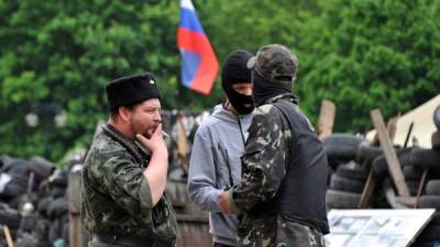 Los militantes prorrussos siguen resguardando la ciudad de Donetsk, Ucrania.