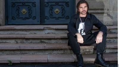 Juanes promociona su reciente disco “Más futuro que pasado”.