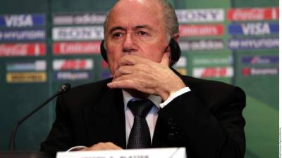 Blatter, de 79 años, esperaba estar en el cargo hasta el 26 de febrero, la fecha en que debe elegirse a su sucesor.