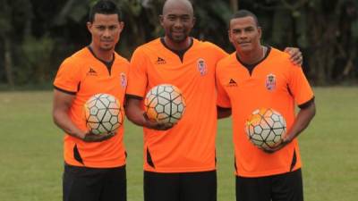 Jerry Palacios junto a Marco Tulio Vega y Rony Martínez. Foto Javier Rosales