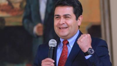 El presidente de Honduras, Juan Orlando Hernández, viajó este martes a El Salvador.