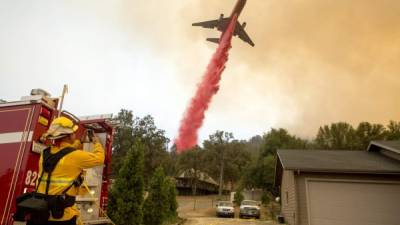 Los incendios forestales registrados en el norte de California han provocado la evacuación de más 5.000 personas, segúnel Cuerpo de Bomberos del estado, que alertó que más de 60 viviendas se han visto envueltas por las llamas en Mariposa, una comunidad cercana al parque nacional de Yosemite.