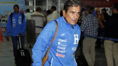 Jorge Luis Pinto a la llegada de la Selección de Honduras a San Pedro Sula tras el amistoso contra Jamaica. Foto Neptalí Romero