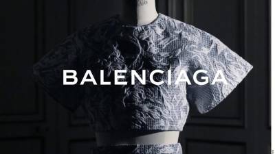 La marca de moda Balenciaga se disculpó en Instagram por su polémica campaña inspirada en el sadomasoquismo, protagonizada por niños.