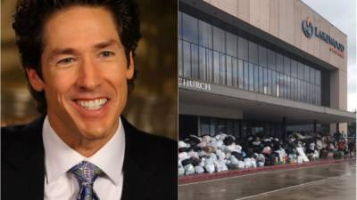 El reconocido pastor estadounidense Joel Osteen finalmente abrió las puertas de su mega iglesia en Lakewood, Houston, para albergar a unos 16,000 damnificados de las inundaciones devastadoras causadas por Harvey. Osteen fue sumamente criticado en las redes sociales por su 'decisión tardía' de poner a disposición el templo para los afectados del huracán.