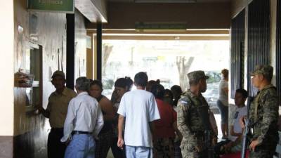 Los militares están de forma permanente.