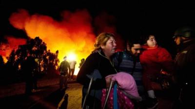 El viento reavivó el fuego en los cerros Ramaditas, Jiménez, Mariposas y Santa Elena Rocuant, obligando a evacuar a más familias y sembrando mayor incertidumbre.