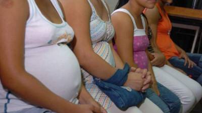 Las adolescentes reciben educación sexual.